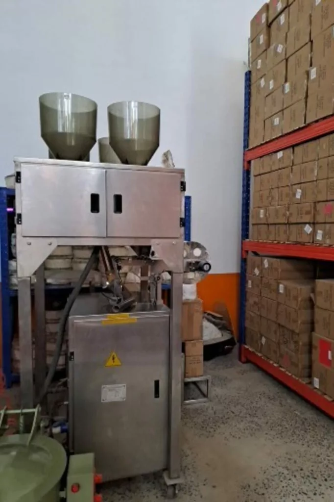 Machine de conditionnement chez un producteur au Cambodge